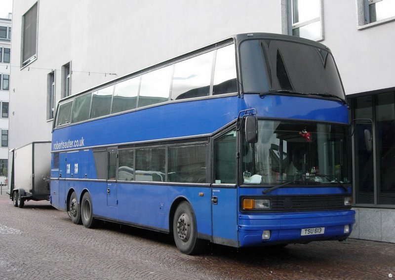 Mannschaftsbus an der Liederhalle Stuttgart.
