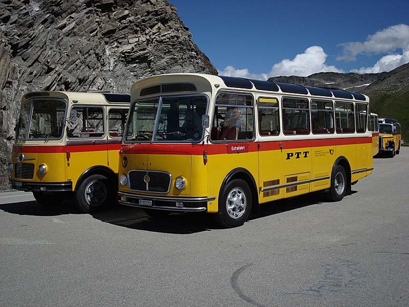 Mehrere PTT-Autobus-Oldtimer versammeln sich auf dem Furkapass, 03. Aug. 2008, 14:12