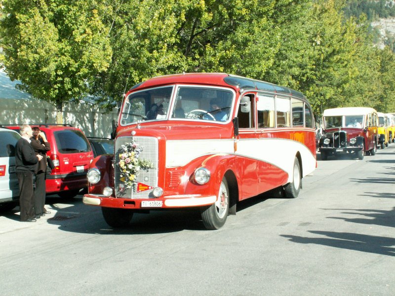 Oldtimertreffen,Mercedes Reisebus am 19.09.09 in Chur 