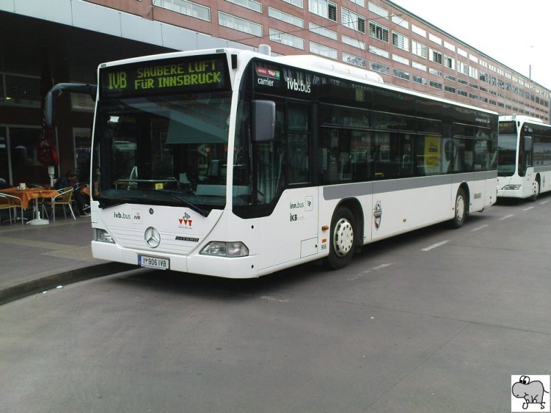 Mercedes Benz Citaro der Innsbrucker Verkehrsbetriebe, am Bahnhof in Innsbruck. Die Aufnahme entstand am 17. Mai 2008.