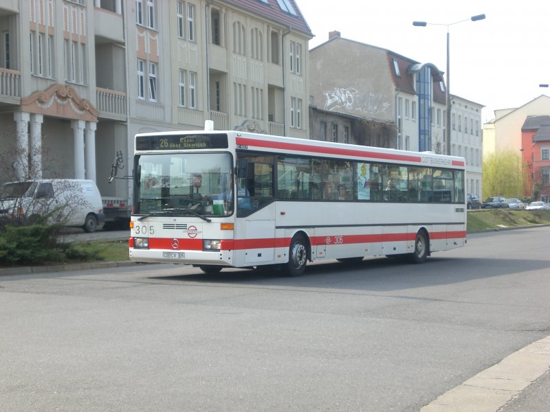 Mercedes-Benz O 405 (Hochflur-Stadtversion) auf der Linie 26 nach Casel am Busbahnhof.
