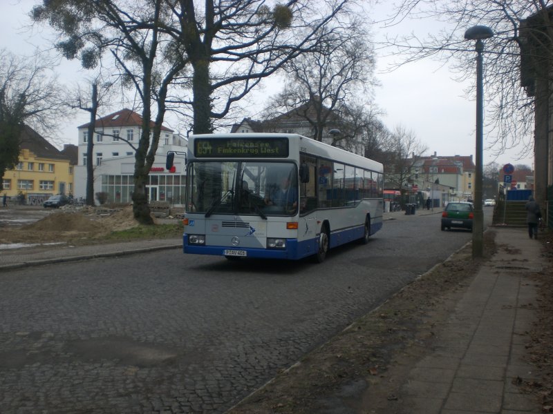 Mercedes-Benz O 405 N (Niederflur-Stadtversion) auf der Linie 654 nach Finkenkrug-West am Bahnhof Falkensee.