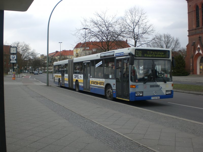 Mercedes-Benz O 405 N (Niederflur-Stadtversion) auf der Linie 638 nach Potsdam Hauptbahnhof an der Haltestelle Spandau Melanchtonplatz.