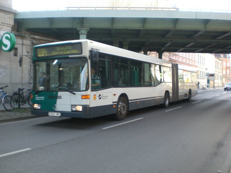 Mercedes-Benz O 405 N (Niederflur-Stadtversion) auf der Linie 694 nach Drewitz Stern-Center/Gerlachstrae am S-Bahnhof Babelsberg.