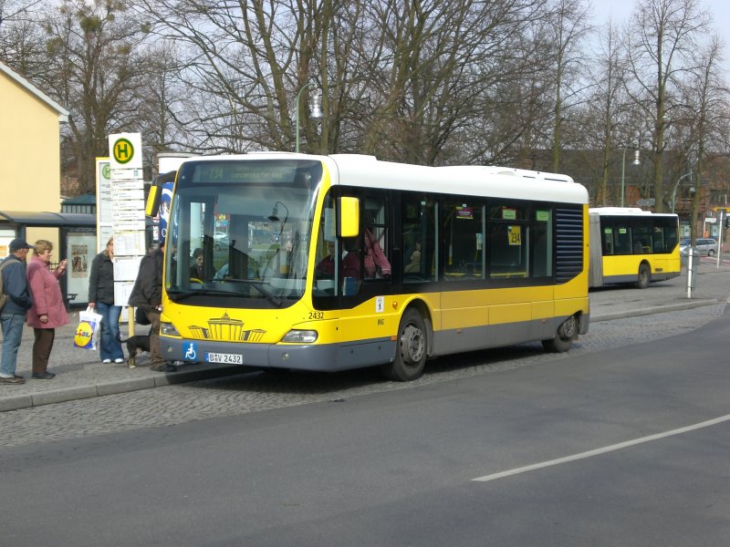 Mercedes-Benz O 520 (Cito) auf der Linie 234 nach Kladow Lanzendorfer Weg an der Haltestelle Alt-Kladow.