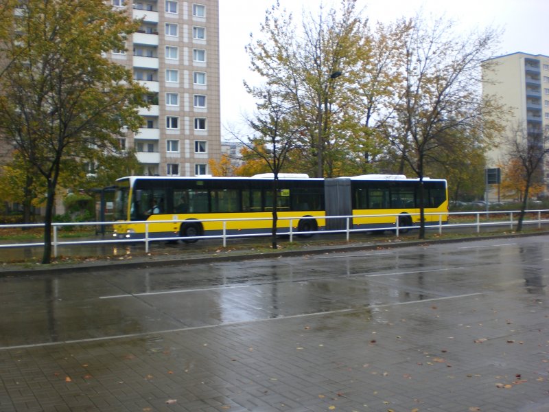 Mercedes-Benz O 530 I (Citaro) auf der Linie X69 nach Marzahn-West Kthener Strae am S-Bahnhof Mehrower Allee.