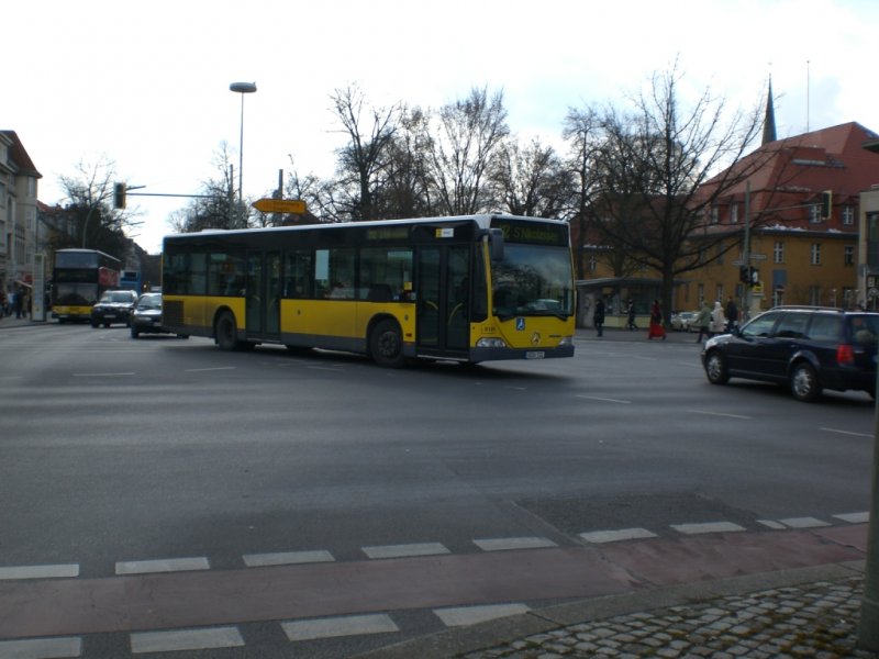 Mercedes-Benz O 530 I (Citaro) auf der Linie 112 nach S-Bahnhof Nikolassee an der Haltestelle Zehlendorf Eiche.