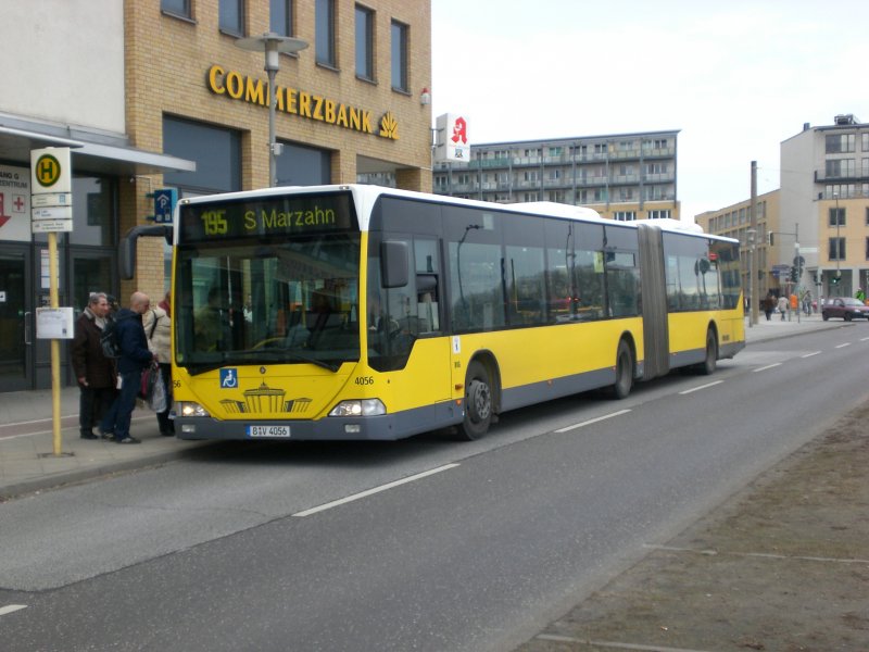 Mercedes-Benz O 530 I (Citaro) auf der Linie 195 nach S-Bahnhof Marzahn am U-Bahnhof Hellersdorf.