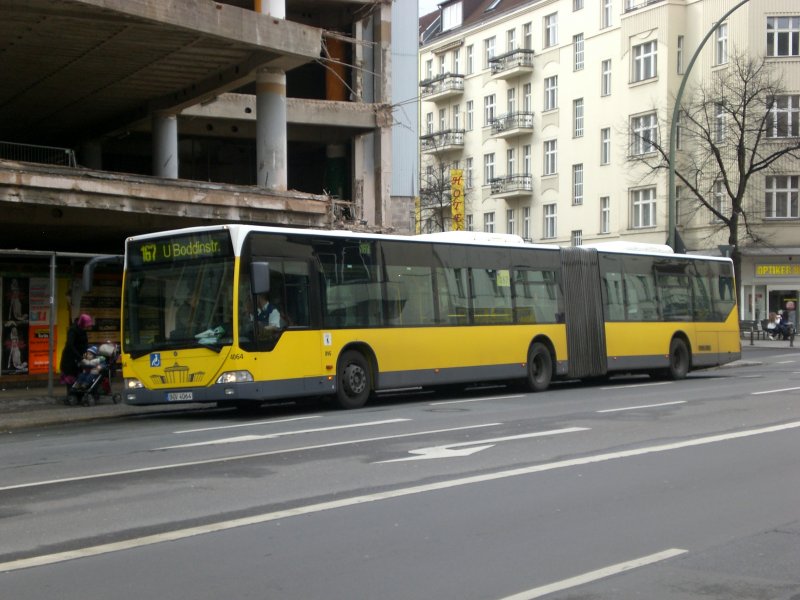 Mercedes-Benz O 530 I (Citaro) auf der Linie 167 nach U-Bahnhof Boddinstrae an der Haltestelle Neuklln Platz der Stadt Hof.