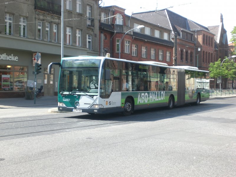 Mercedes-Benz O 530 I (Citaro) auf der Linie 693 nach Am Stern Johannes-Kepler-Platz an der Haltestelle Rathaus Babelsberg.