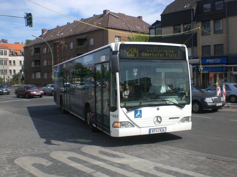 Mercedes-Benz O 530 I (Citaro) auf der Linie 284 nach Lichterfelde Oberhofer Platz am S-Bahnhof Lichterfelde Ost.
