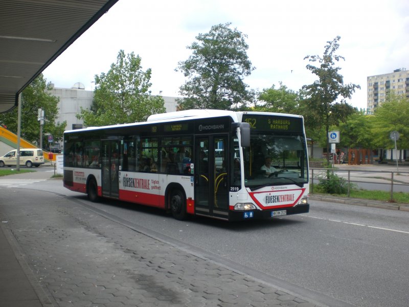 Mercedes-Benz O 530 I (Citaro) auf der Linie 152 nach S-Bahnhof Harburg Rathaus.