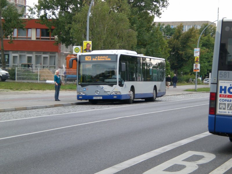 Mercedes-Benz O 530 I  (Citaro) auf der Linie 623 nach U-Bahnhof Oskar-Helene-Heim an der Haltestelle Teltow Warthestrae.