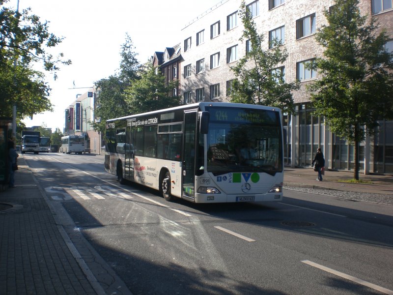 Mercedes-Benz O 530 I  (Citaro) auf der Linie 4244 nach Buchholz am S-Bahnhof Harburg Rathaus.