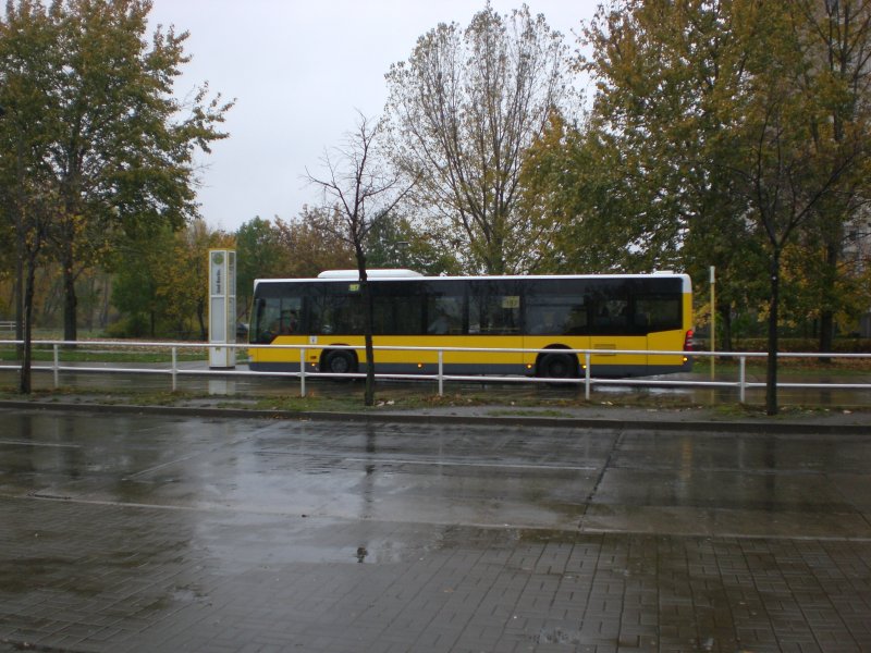 Mercedes-Benz O 530 II (Citaro Facelift) auf der Linie 197 nach Marzahn Mrkische Allee/Wuhletalstrae am S-Bahnhof Mehrower Allee.