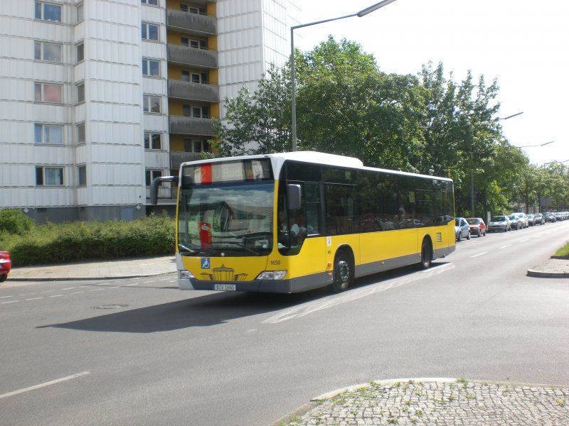 Mercedes-Benz O 530 II (Citaro Facelift) auf der Linie 172 nach U-Bahnhof Rudow am U-Bahnhof Johannisthaler Chaussee.