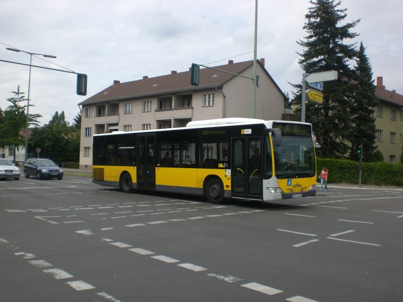Mercedes-Benz O 530 II (Citaro Facelift) auf der Linie M77 nach U-Bahnhof Alt-Mariendorf nahe der Haltestelle Marienfelde Friedenfelser Strae.