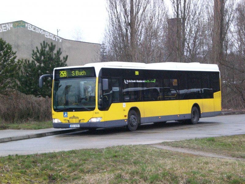 Mercedes-Benz O 530 LE  (Citaro) auf der Linie 259 nach S-Bahnhof Buch an der Haltestelle Weiensee Stadion Buschallee/Hansastrae.