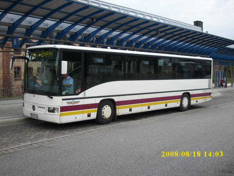 Mercedes-Bus am 18.08.2008 am Busbahnhof von Gstrow.