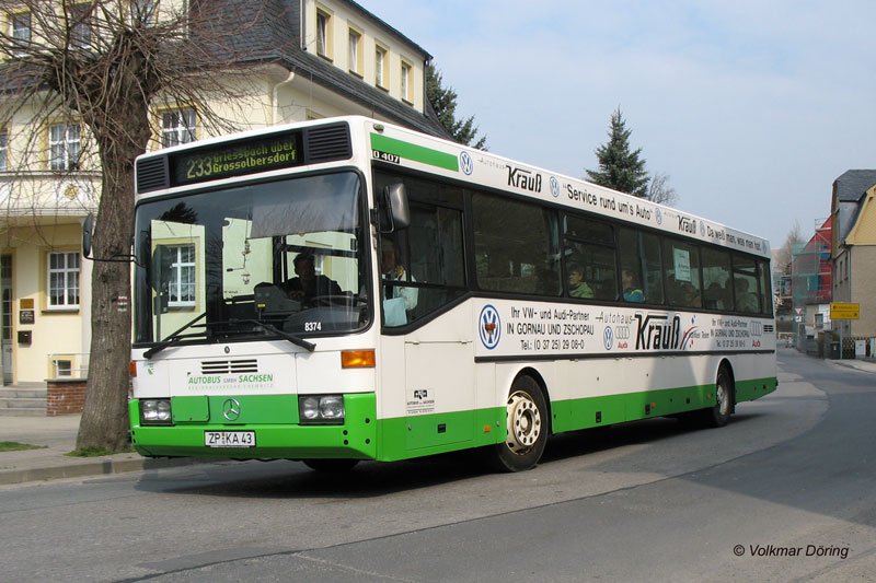 Mercedes-Bus O407 Linie 233 nach Griessbach als Werbetrger fr  Autohaus Krau, VW- und Audi-Partner in Gornau und Zschopau , Groolbersdorf/Erzgebirge, 03.04.2007
