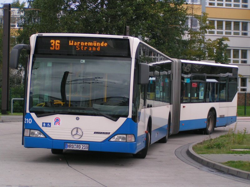 Mercedes-CITARO der Linie 36 kurz vor der Abfahrt an der Station Mecklenburger-Allee in Rostock; 070831