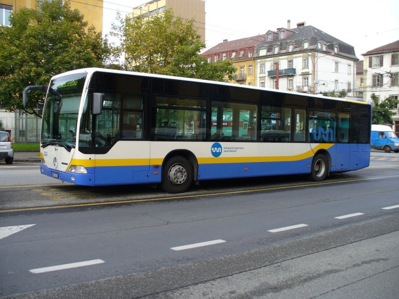 Mercedes-Citaro Regio-Bus Nr 216 .. Ne 56216 Abgestellt als Reserve Wagen bei der Haltestelle vor dem Bahnhof in La Chaux de Fonds am 07.09.2007