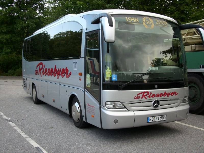 Mercedes-Reisebus am 22.Mai 2009 in Bergen/Rgen.