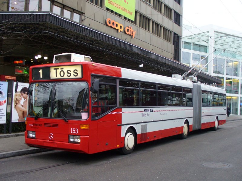Mercedes Trolleybus 153 beim Busbahnhof in Winterthur eingeteilt auf der Linie 1 Tss am 01.01.2008