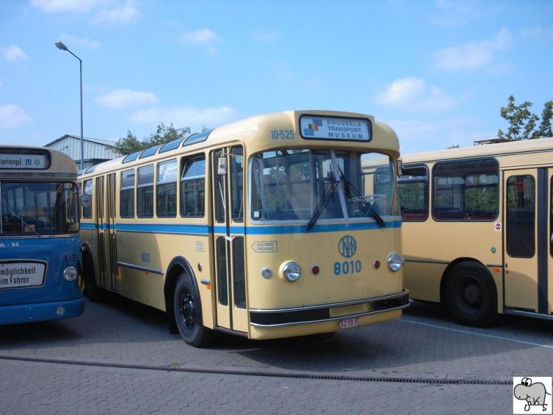 Mir Unbekannter Bus aus dem Nachbarland Belgien, bei der Fahrzeugschau auf den  Infra Frth  Gelnde anlsslich der 1000 Jahr Feier der stadt Frth am 16. September 2007.