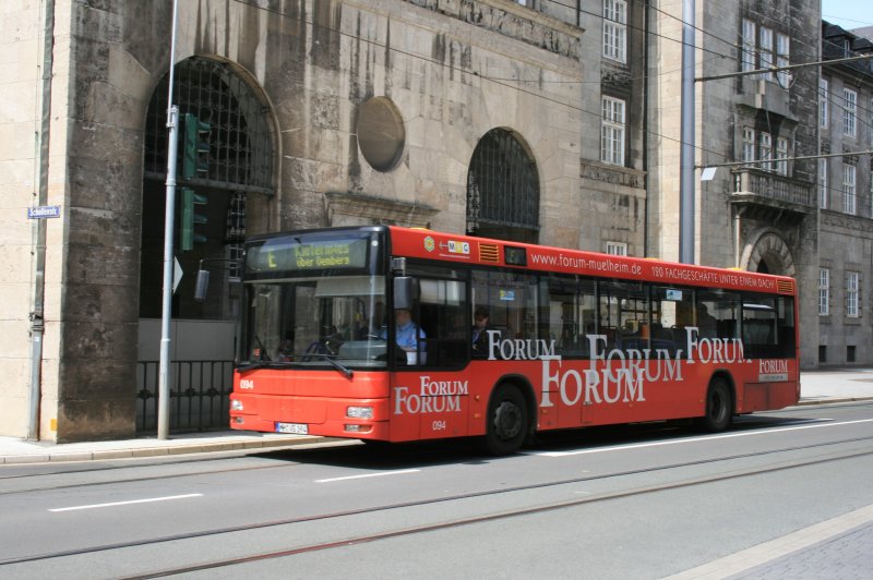 MVG 094 als E Bus zum Kiefernweg am Rathaus in Mlheim  im Mai 2009.
Werbung: Forum Einkaufscentrum