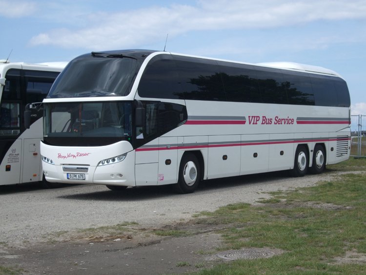 Neoplan Cityliner als VIP Bus Service abestellt in Hhe alter Fhranleger Warnemnde.(06.06.09)