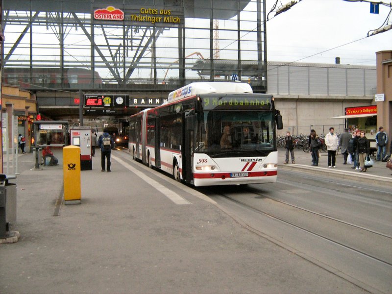 Neoplan-Erdgasbus am Erfurter Hauptbahnhof, neue Linie 9 zum Nordbahnhof  6.12.2007