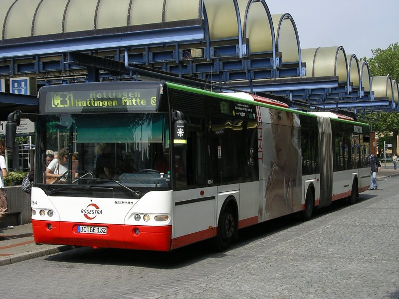 Neoplan Gelenkbus,Wagen 0264, Linie CE 31 ,v. Bochum Hbf. nach Hattingen Mitte S,mit Teilwerbung von ESPRIT.(29.05.2008)