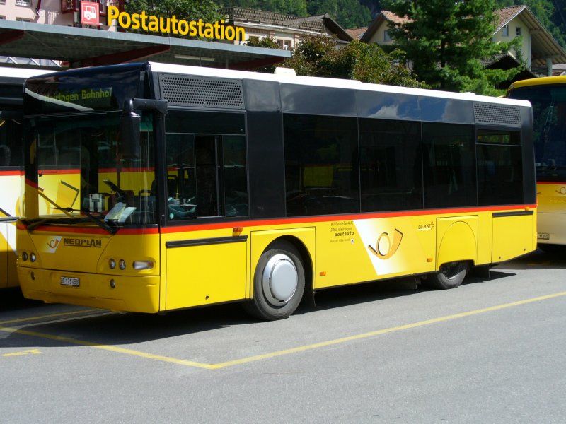NEOPLAN Klein Bus ..BE 171 453 der Busbetreiber AVG in Meiringen  vor der Postautohaltestelle am 19.08.2006
