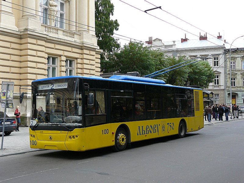 Neue LAZ-T183 O-Bus bei Universitt von Lviv am 13-09-2007. 