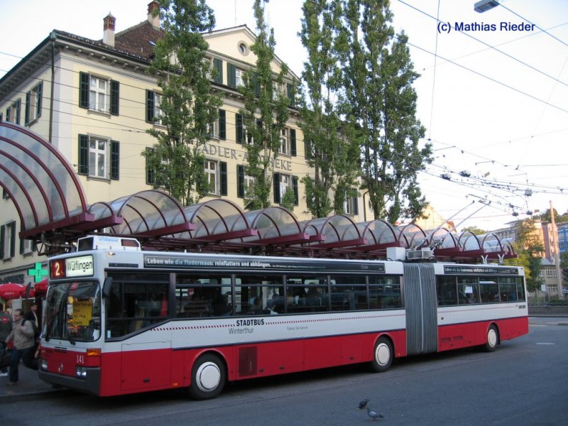 Noch in der Alten Farbgebung verkehrt einen 405er Trolley in Winterthur am 7. September.07