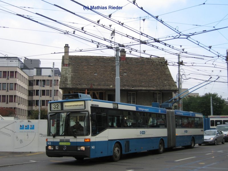 Noch ein 0405er Gelenkbus Trolley der *alten Generation* in der Stadt Zrich am 26.10.07