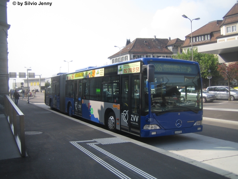 Nr. 21 am 23.9.09 beim Bhf. Rapperswil. Im Dezember 2006 wurde die S43 Wald - Rti eingestellt. Als Ersatz wurde die Buslinie 885 eingefhrt, die ab Rti ber Jona weiter nach Rapperswil fhrt. Die Buslinie war anfnglich sehr unbeliebt, den oft blieben die Busse im Stau oder im Schnee stecken, und konnten den Fahrplan selten einhalten... Dennoch hielt der ZVV am 885er fest, denn die Busse sind verhltnismssig gut ausgelastet, da es in der Region Wald - Rti nebst der stndlich verkehrenden S26 nur die Buslinie 885 als Alternative gibt.