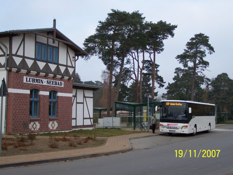 OVP-VG 173,ein SETRA S 415 UL
 des Verkehrsbetriebes Greifswald-Land(VBG-L) an der Haltestelle Lubmin,Seebad.
