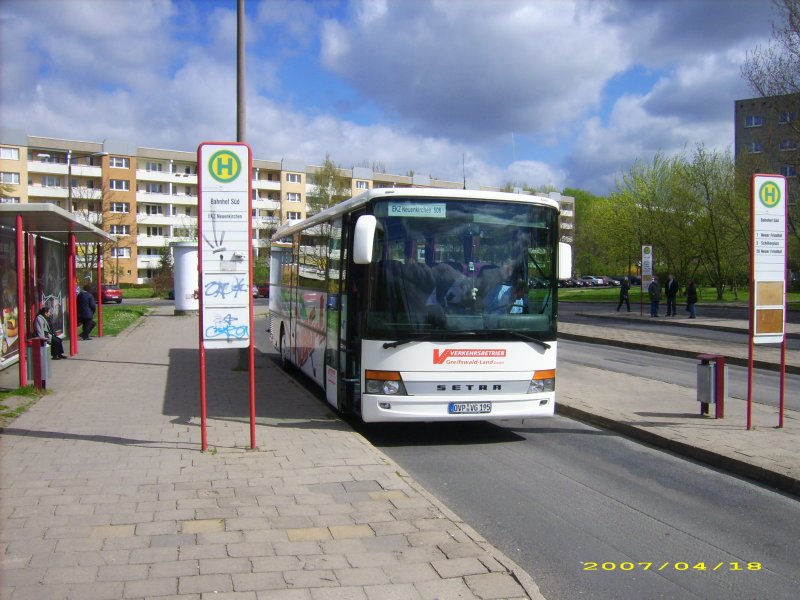 OVP VG 195,ein SETRA der Verkehrsbetriebe Greifwald-Land(VBG-L) am 18.04.07 an der Haltestelle Bahnhof Sd.