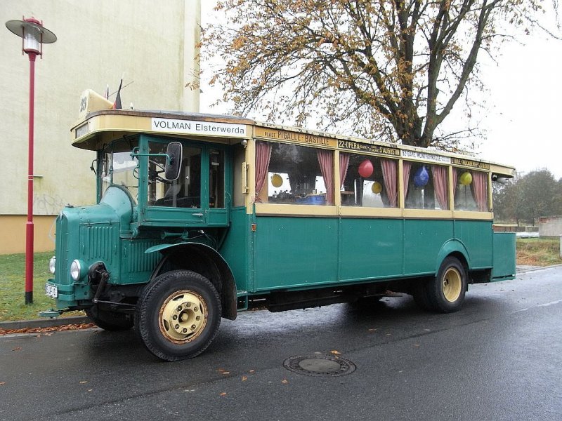 Sonstige Pariser OldtimerStadtbus Renault TN 4 aus dem Jahr 1932 