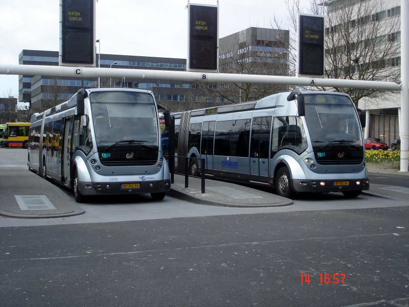 Phileas bus von Hermes am bahnhof von Eindhoven im richtung Veldhoven.