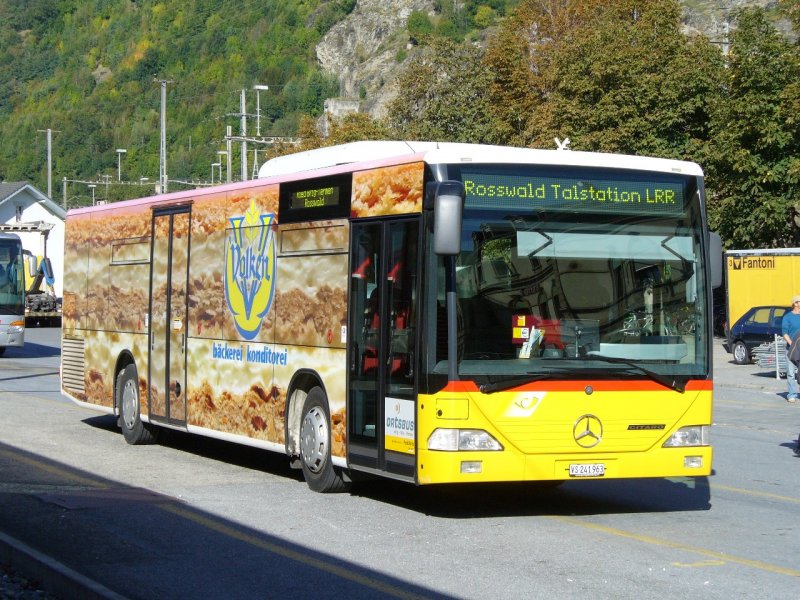 Post - Mercedes Citaro Post-Regio-Bus VS 241963 mit Werbung bei der Postautohaltestelle vor dem Bahnhof in Brig am 20.09.2007.. Nicht mehr als Schweizer Postauto Erkennbar .. Schade