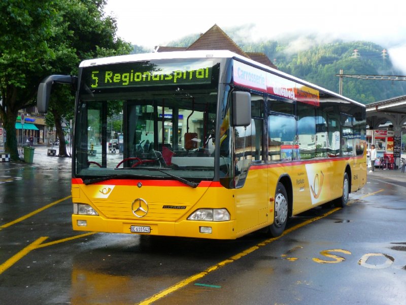 Postauto - Mercedes Citaro Bus BE 610552 bei den Haltestellen vor dem Bahnhof in Interlaken West am 16.08.2008