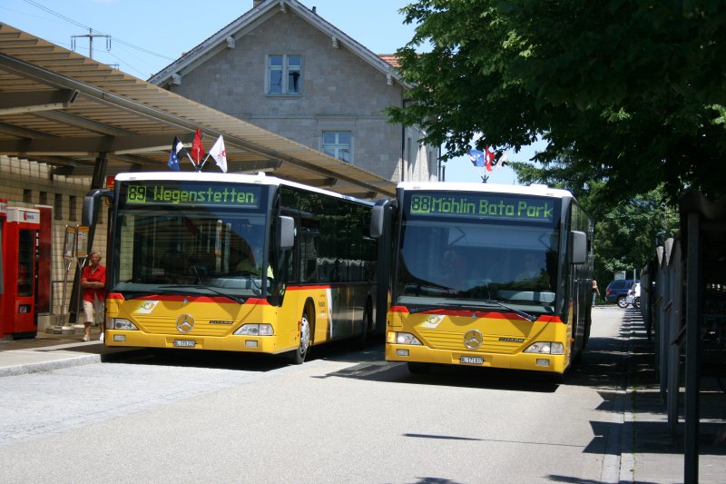 PostAuto Nordschweiz, BL170'220 (Citaro G, 2002) und BL171'837 (Citaro) am 21.6.2008 in Mhlin. 
