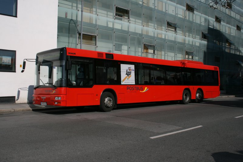 Postbus W356BB (MAN N353F) am 25.7.2008 abgestellt an der Sdbahnstrasse beim Bahnhof Innsbruck.  