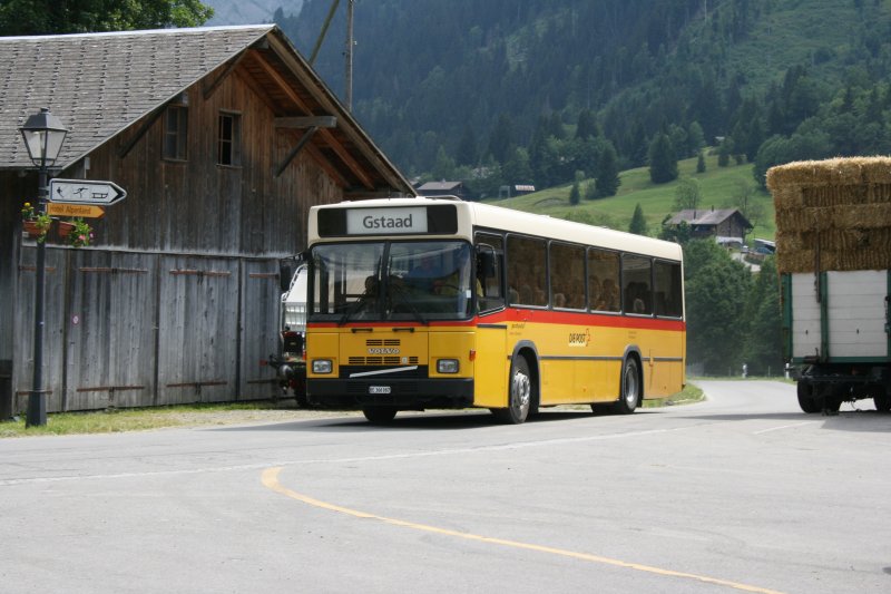 PU Kbli, Gstaad, BE 366'987 (Volvo/Lauber B10M, 1991, inzwischen ausrangiert) am 17.7.2007 in Lauenen. 