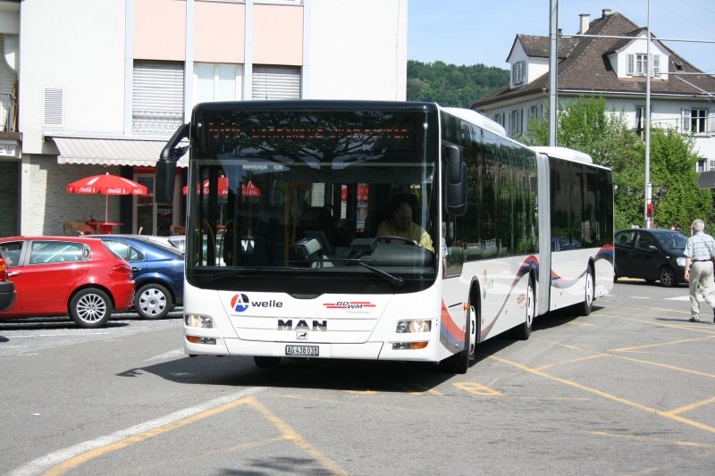 PU Wicki, Zufikon, AG 438'038 (MAN Lion's City GL/A23, 2009) am 20.5.2009 in Bremgarten, Post. Die drei Fahrzeuge dieses Typs wurden fr die neuen Schnellbuslinien durch den Uetlibergtunnel nach Zrich im Mai 2009 beschafft. 