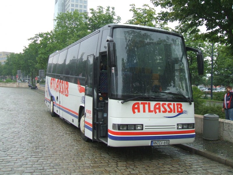 Reisebus der Fa.Drogmller aus Heilbronn mit  Mercedes 320   
im Dortmunder Busbahnhof.