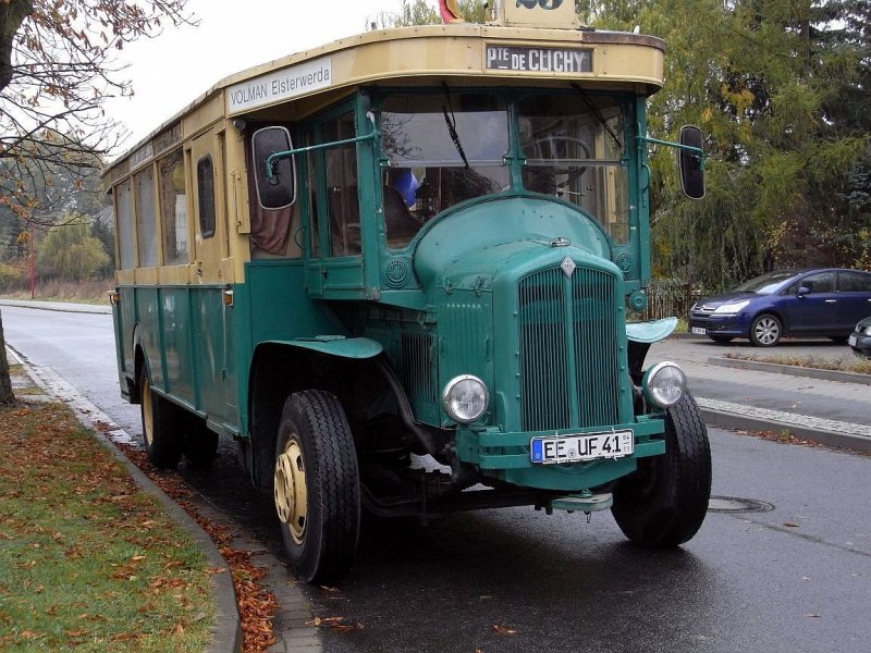  hier um einen Pariser OldtimerStadtbus Renault TN 4 aus dem Jahr 1932